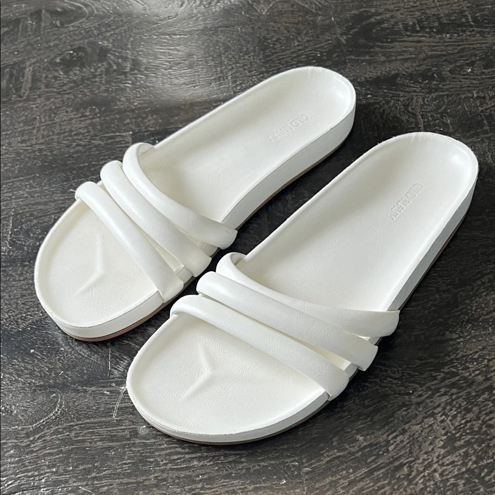 Old Navy White Sandals Minimalist Slip-On Design - Picture 3 of 5